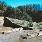 Das steinerne Tor im Nord­westen vor der Heune­burg